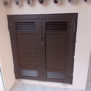 Puertas pequeñas (leñeras)